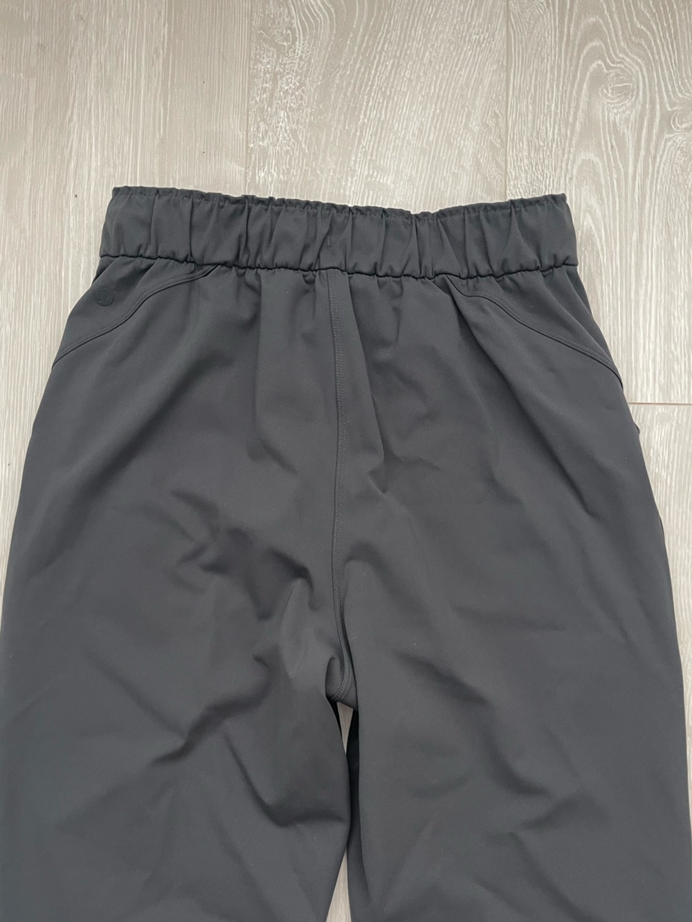 Lululemon Keep Moving Pant 7/8 High-Rise
Graphite Grey size 6 - Picture 16 of 16